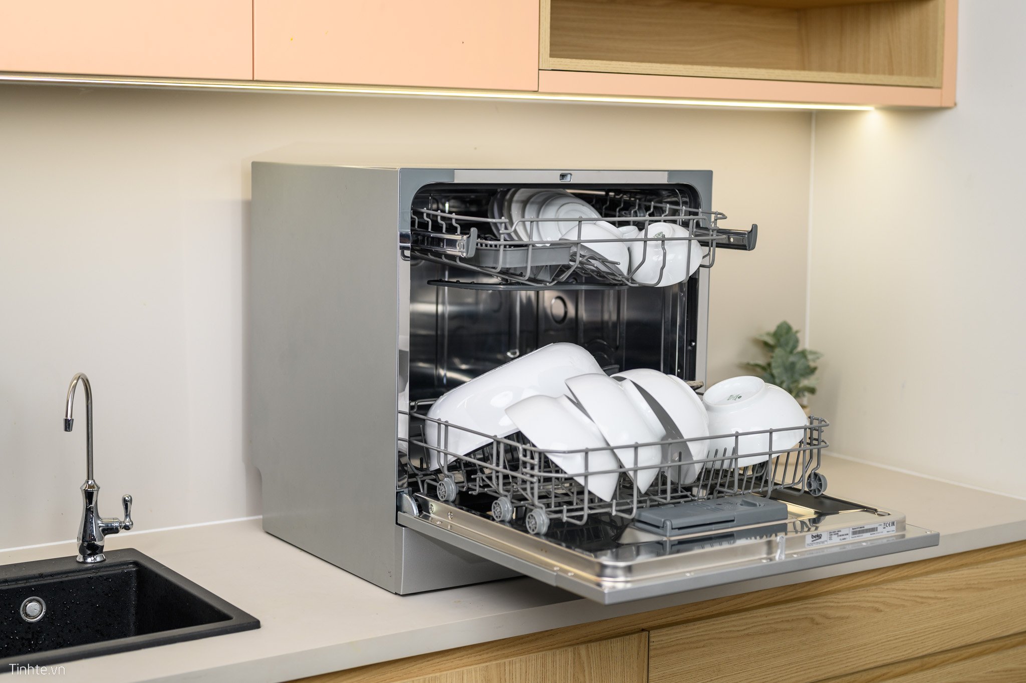 Máy Rửa Chén – Tiết Kiệm Thời Gian và Nước